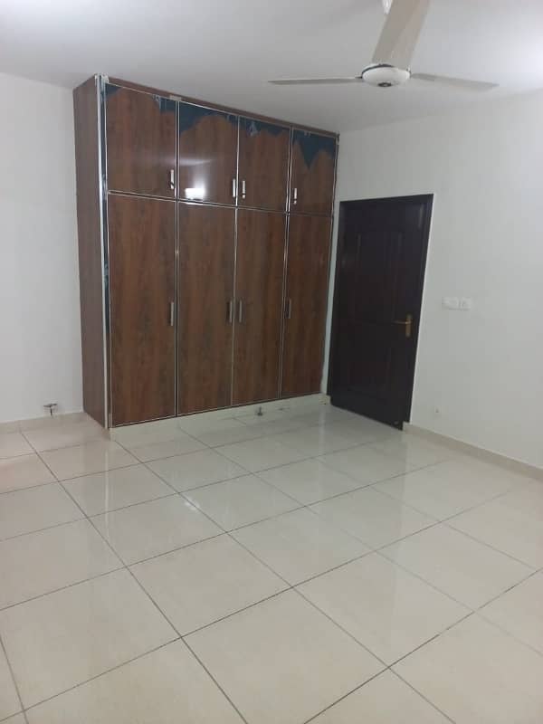 10 Marla Flat For rent In Askari 10 - Sector F 2