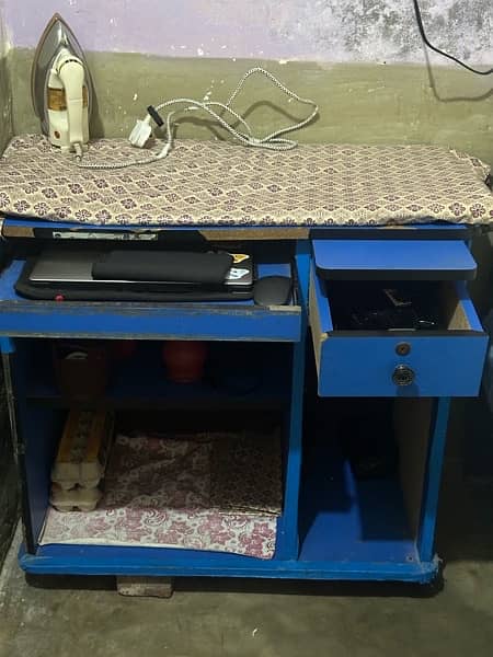 Computer table for sale read ad 1