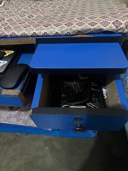 Computer table for sale read ad 3