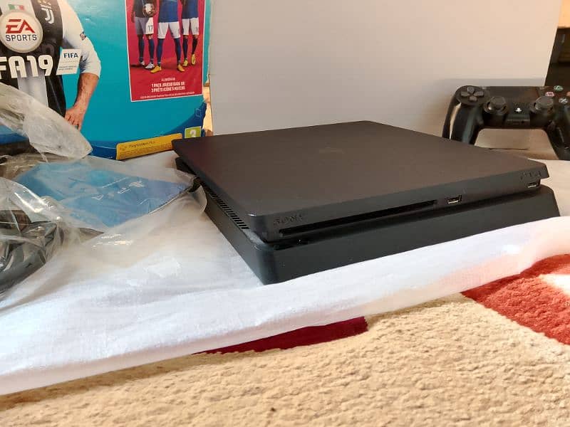 Ps4 slim 500gb sealed slightly used 3