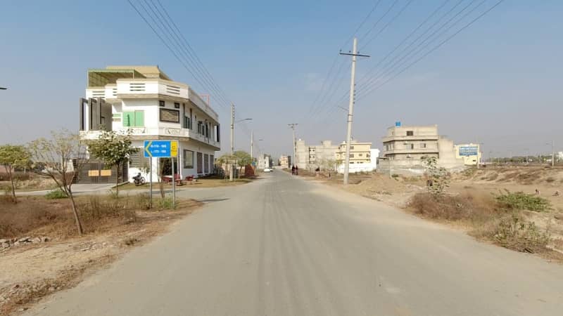 Exceptional Offer! 100 Feet Wide Road 1 Kanal Available For Sale In LDA Avenue Block J 2