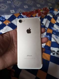 iPhone 7 32 GB good condition urgent sale only bettry issue