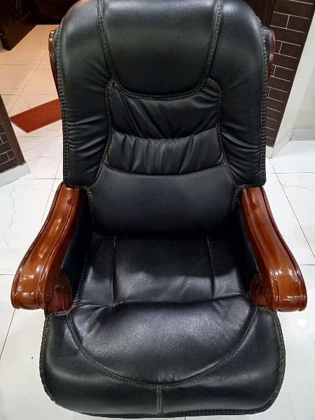 BOSS CEO CHAIR 1