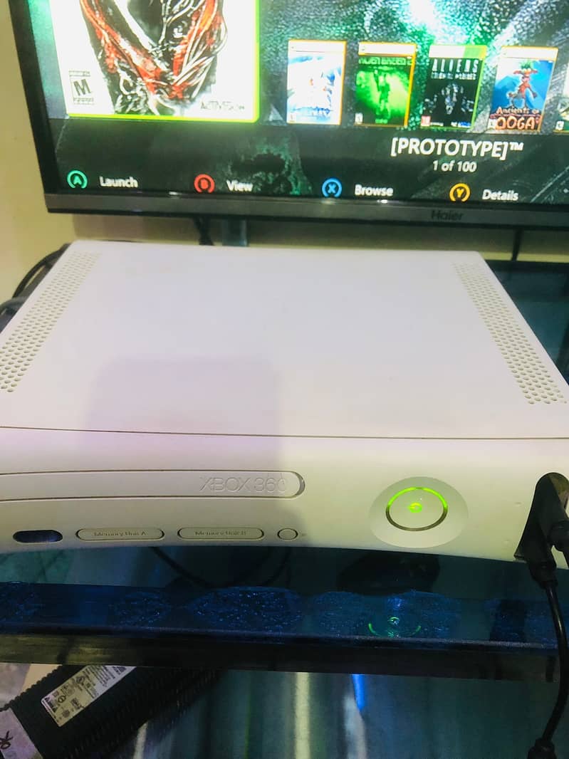 Xbox 360 in white 10/9 3