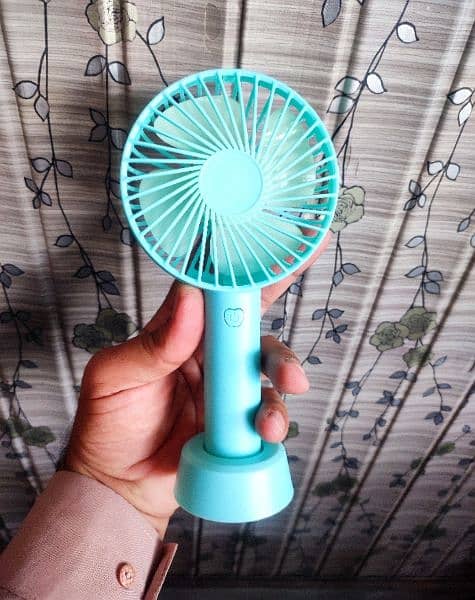 imported portable charging fan 4