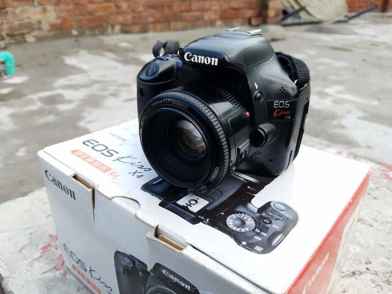 I'm selling my Canon 550D With 50MM 8