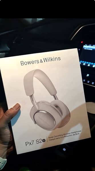 Bowers & Wilkins PX7S2e noise cancelling bluetooth wireless headphones 2