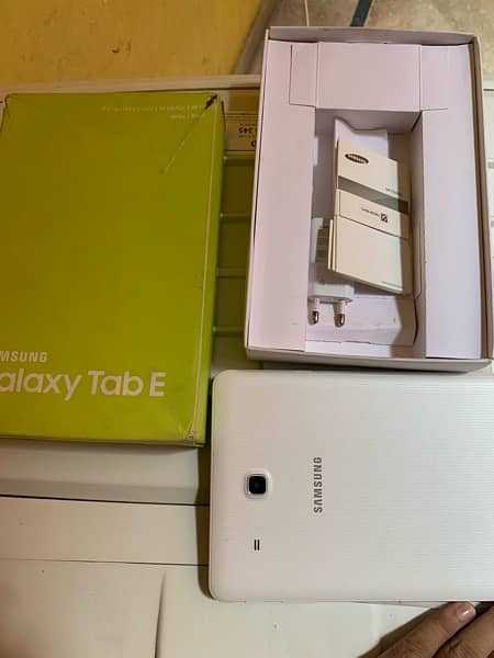 Samsung Tab E  10/10 condition 13