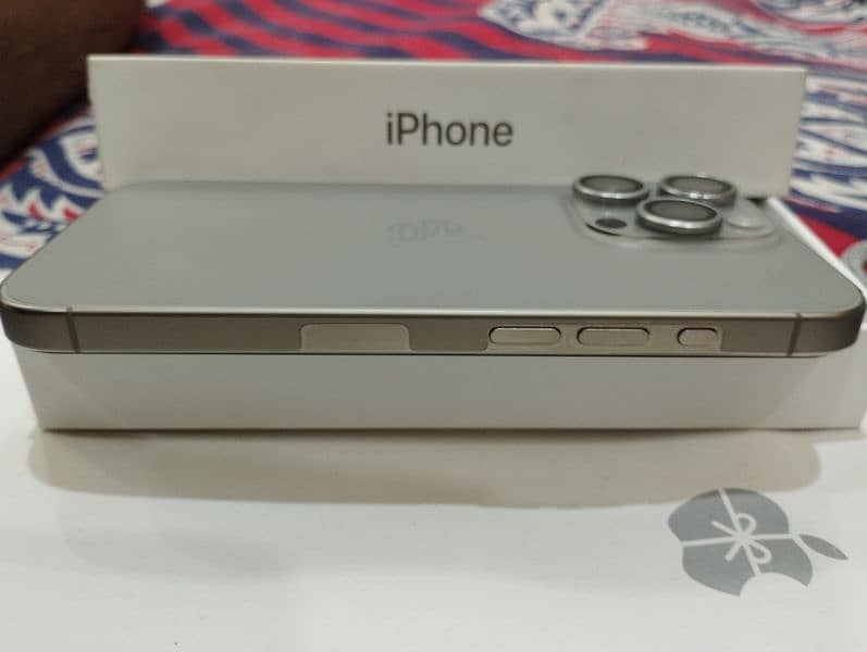 iphone 15 pro natural titanium 128 gb 3