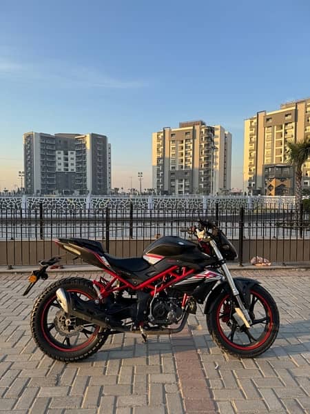 Benelli tnt 150i 2