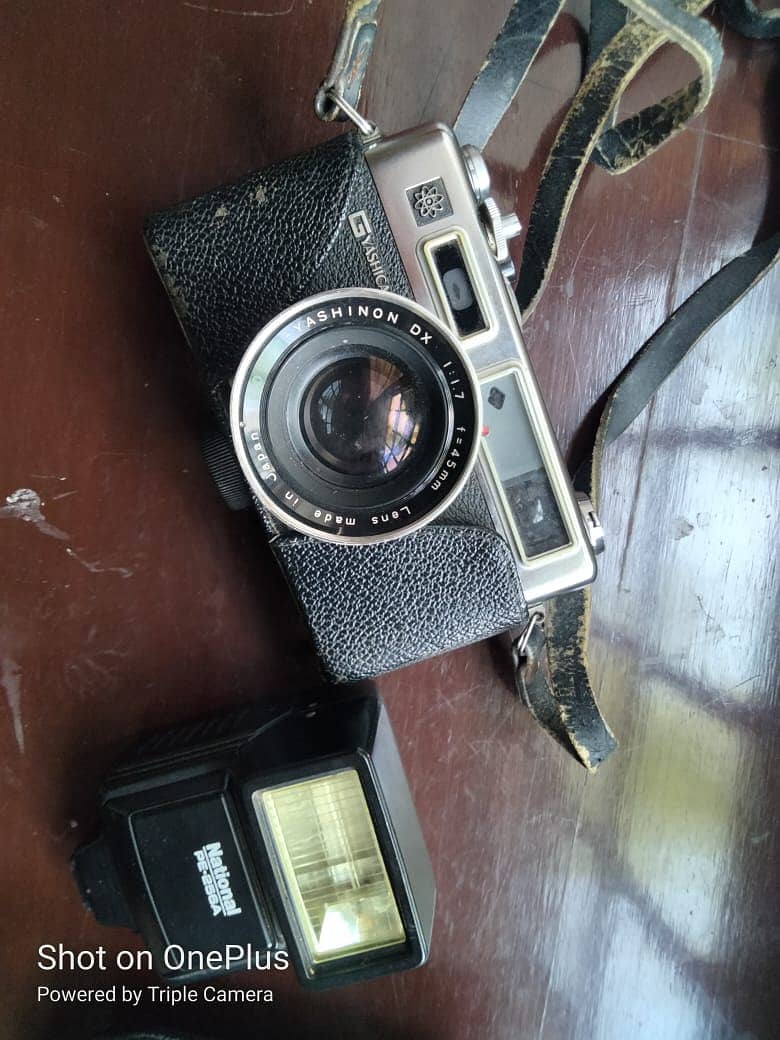 Vintage yashica camera made by japan 3