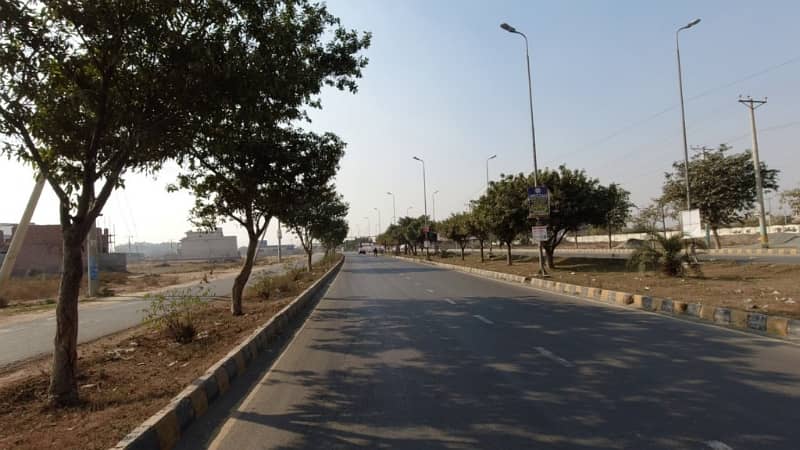 3 Marla Plot Facing Park For Sale In Lda Avenue1 Lahore 2