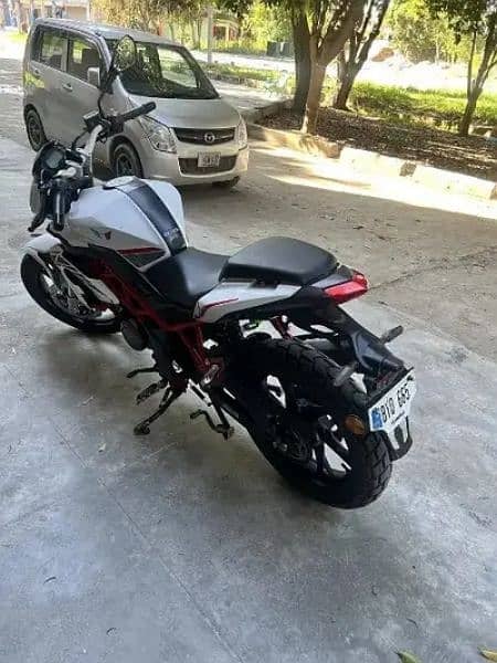 Benelli TnT 150i Efi White 1