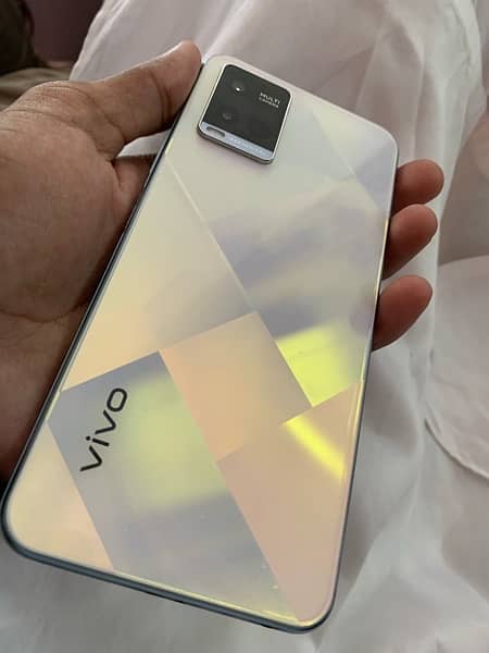 Vivo V21A    4/64 with box and charger 1