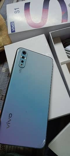 vivo s1 8gb 256gb memory All accessories with the box