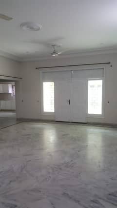 3 Bed Independent Ground Portion For Rent On 1.5 Kanal With Gas