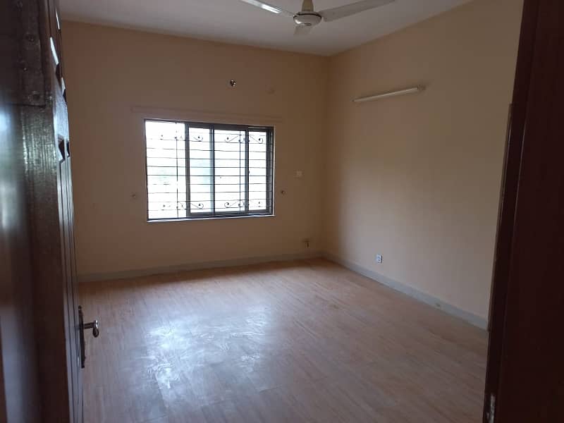 Askari 11, Sector A, 10 Marla, 03 Bed, Luxury House For Rent. 13