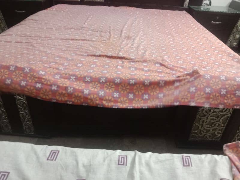 A bed set without matress 0