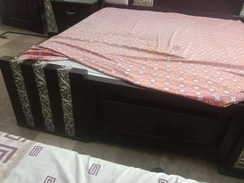 A bed set without matress 2