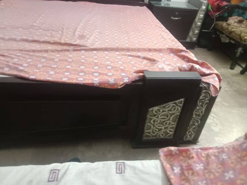 A bed set without matress 3