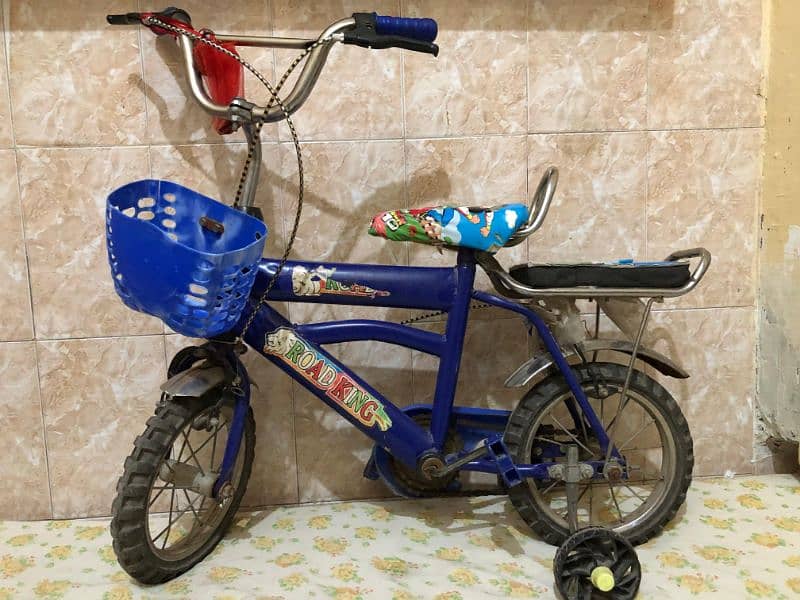 Bicycle for child 3.5 years to 8 years. 1