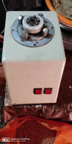 only juicer masheen for urgent sale masheen is 10by 10