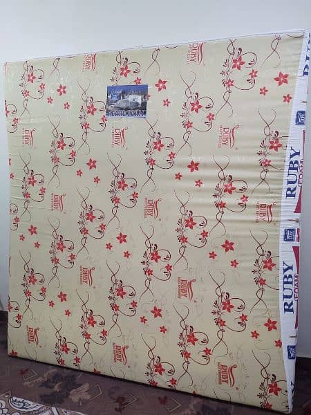 Foam Mattress queen size 78x72 4" saaf suthra adult used hai 0