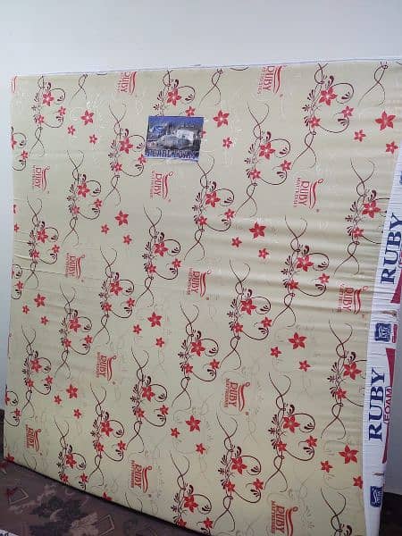 Foam Mattress queen size 78x72 4" saaf suthra adult used hai 3