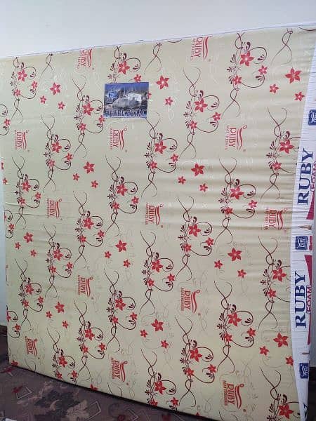 Foam Mattress queen size 78x72 4" saaf suthra adult used hai 4