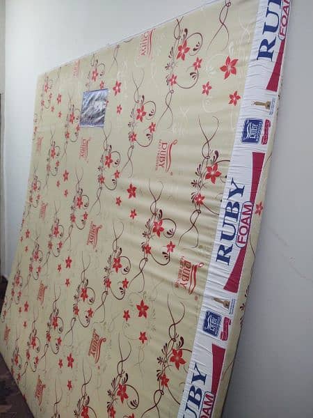 Foam Mattress queen size 78x72 4" saaf suthra adult used hai 5