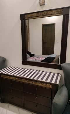 Absolutely best condition mirror n dressing