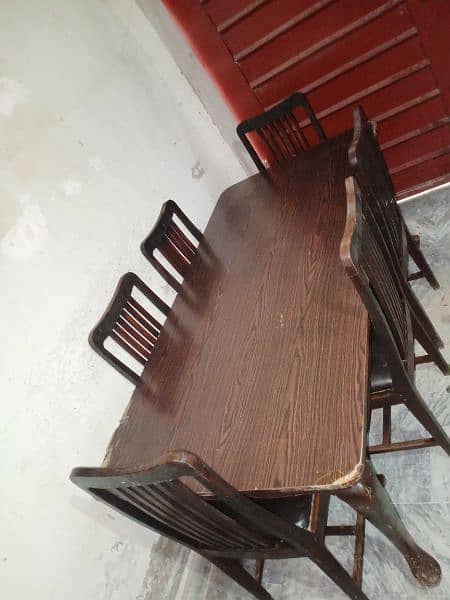 I want a solid Wood Dining Table for sale 0