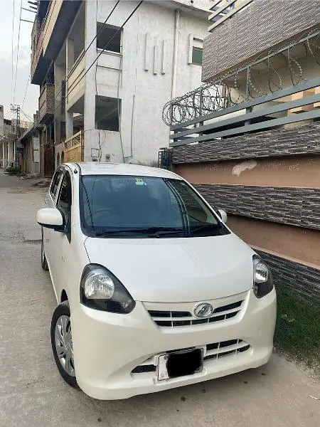 Daihatsu Mira 2012