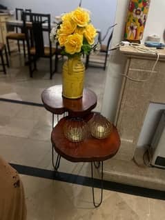 intereood vases and floor lamp