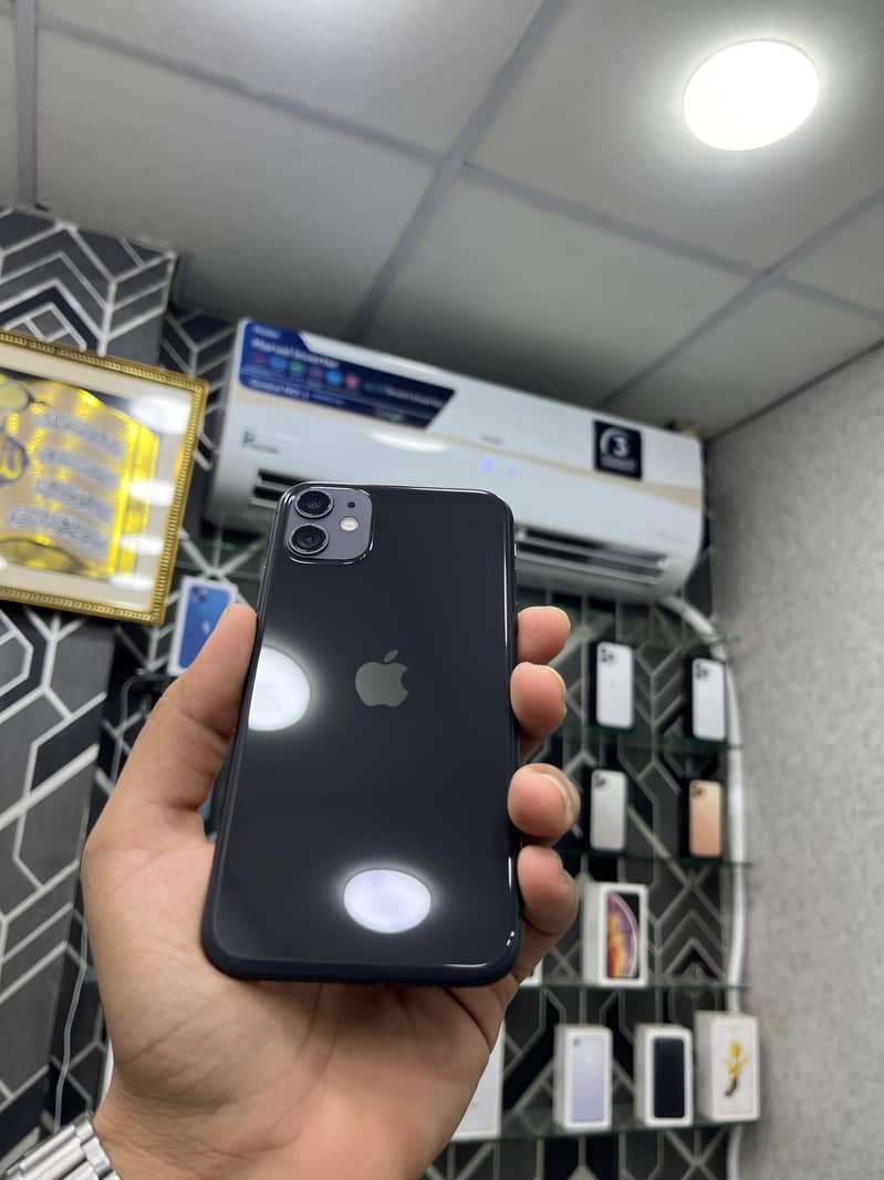 IPHONE 11 (64GB) 3