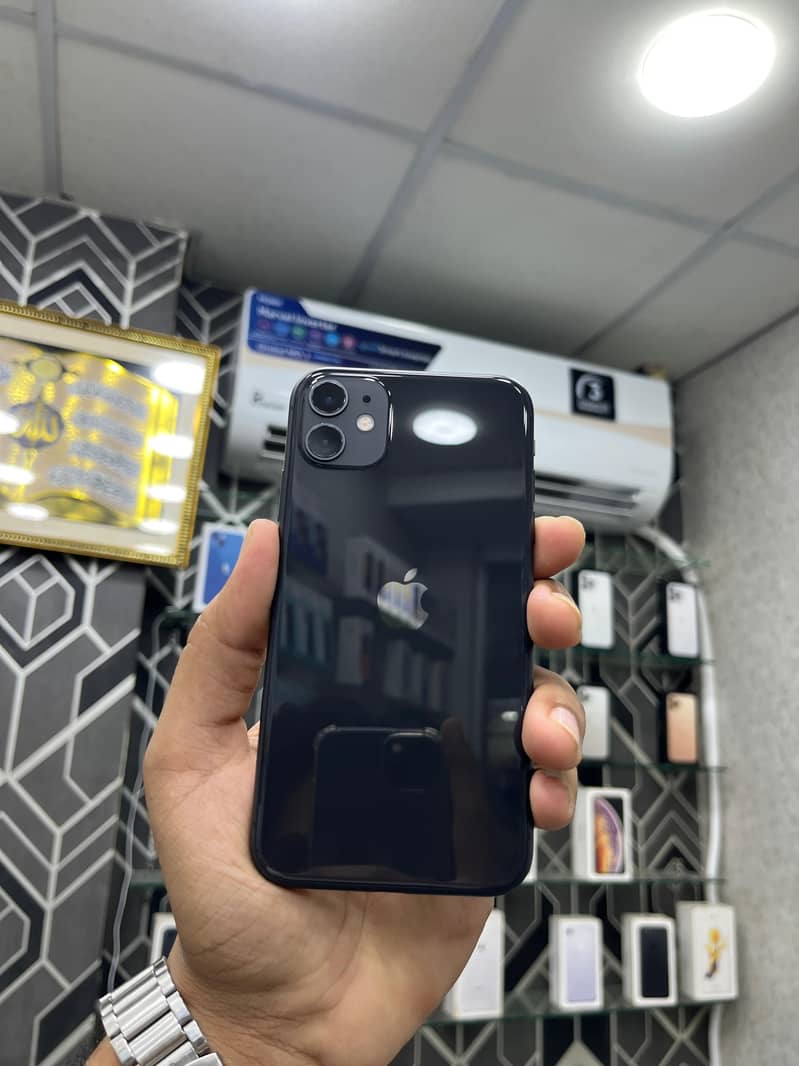 IPHONE 11 (64GB) 4