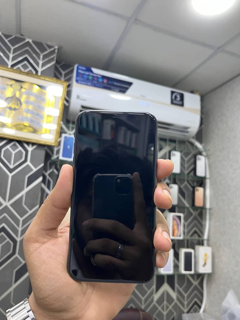 IPHONE 11 (64GB) 11