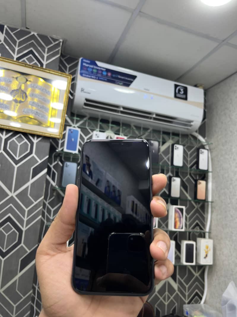 IPHONE 11 (64GB) 13