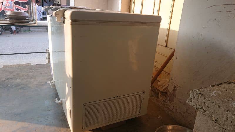 HAIER DOUBLE DOOR FREEZER LIKE NEW 1