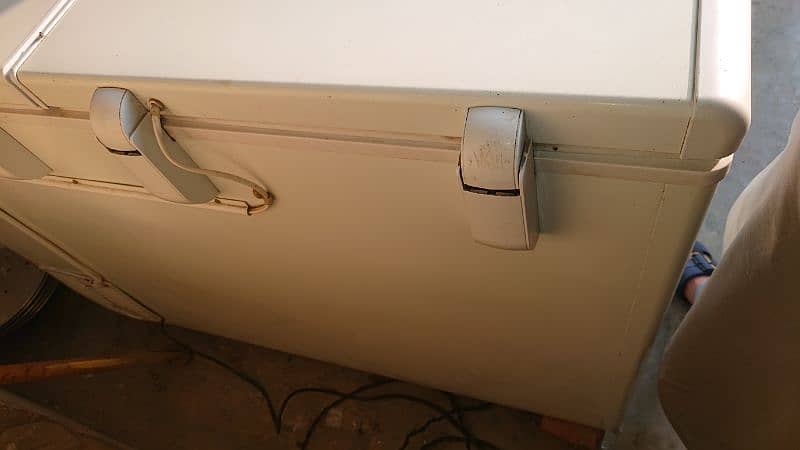 HAIER DOUBLE DOOR FREEZER LIKE NEW 4