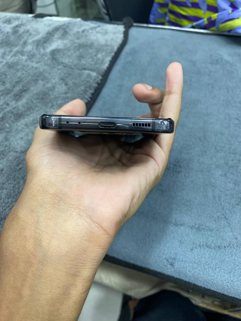 samsung flip 4 8/256 GB black colour 3