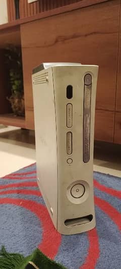 xbox 360 60 Gb with 2 controllers