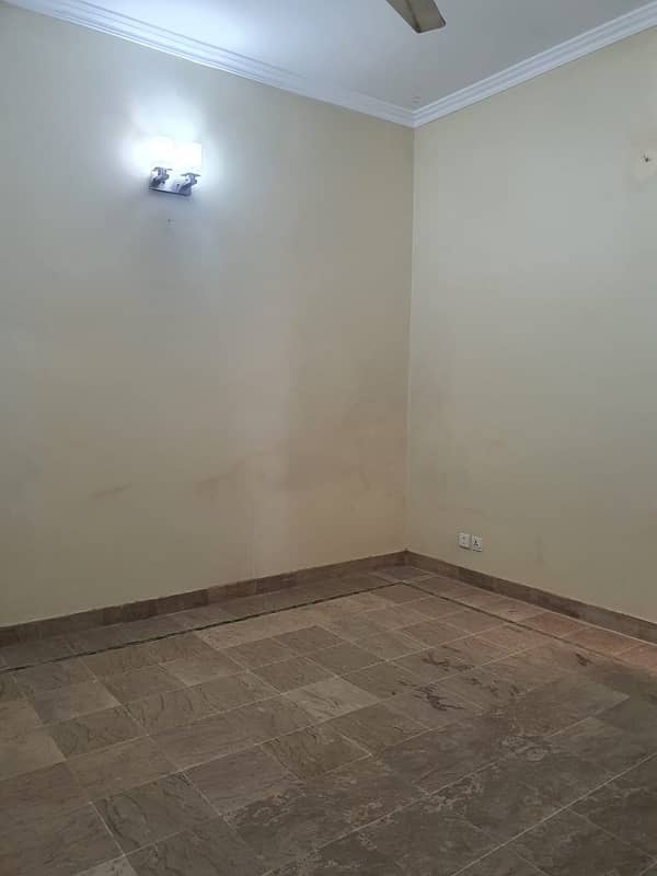 Well maintained house 100 SQ yards 5 bedrooms available for rent in DHA phase 7 ext 6