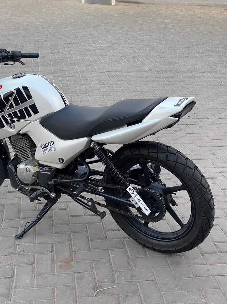 Yamaha YBR 125G 2021 4