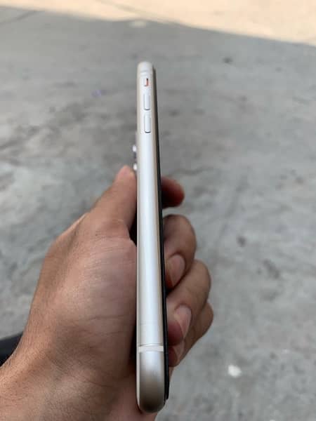 iphone XR (jv} 5