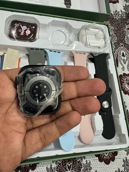 D300 Smart Watch 8 in 1. with Earbuds 6