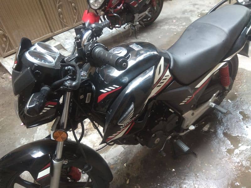 Honda CB150F Black 2024 6