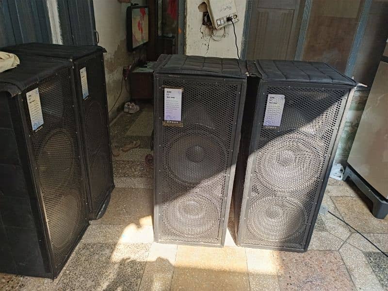 JBL m25 pro SP4 speakers 2 pairs, peavey sp2 speakers 2pairs 9