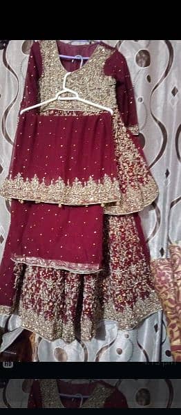 I m selling bridal lehnga 4