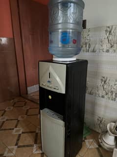 Water Dispenser Excellent Condition Compressor 1.5 Months Warranty